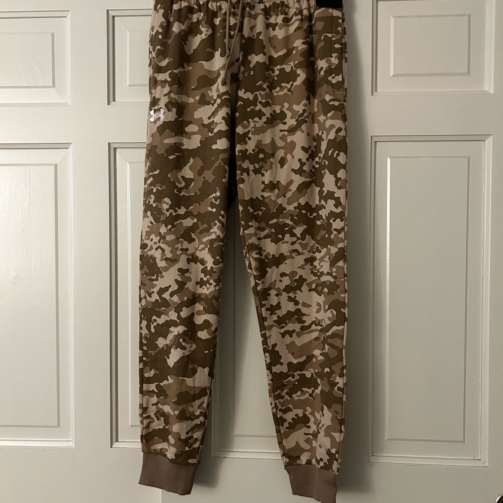 Under Armour Camo Track Pants in Brown/Tan NWT